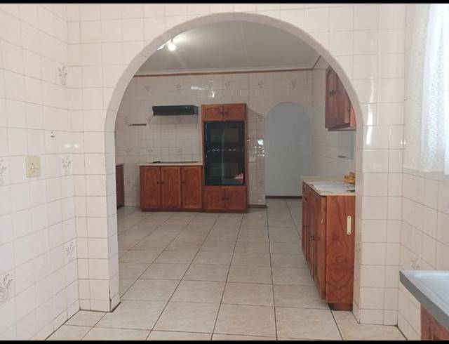 3 BEDROOM HOUSE FOR SALE IN HELIKONPARK